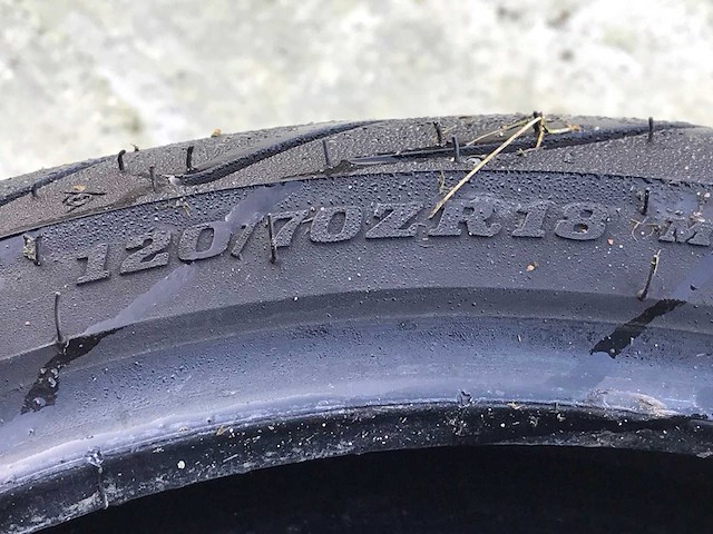 Partij motorbanden - afbeelding 12 van  13