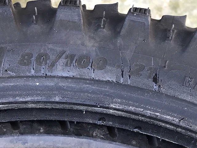 Partij motorbanden - afbeelding 2 van  13