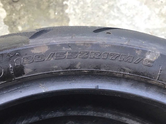 Partij motorbanden - afbeelding 9 van  13