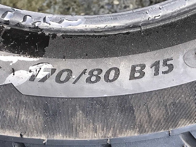 Partij motorbanden - afbeelding 10 van  13