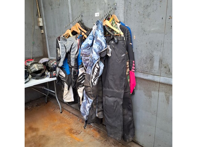 Partij motorkleding - afbeelding 2 van  9