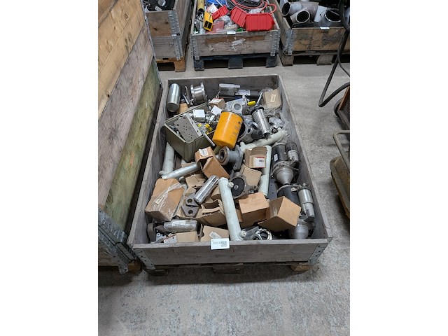 Partij motoronderdelen - afbeelding 1 van  20