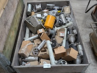 Partij motoronderdelen - afbeelding 1 van  20