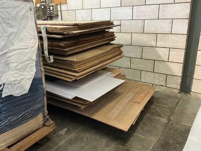 Partij multiplex plaatmateriaal - afbeelding 2 van  4