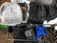 Partij mutsen en handschoenen - afbeelding 4 van  5