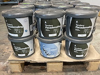 Partij muur- en gevelverf wit 4,5l (34 emmers) - afbeelding 1 van  2