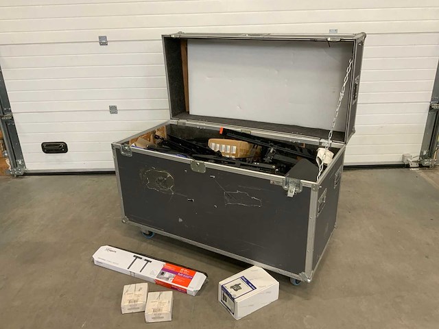 Partij muurbeugels in flightcase - afbeelding 1 van  8