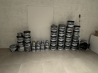 Partij muurverf en diverse toebehoren sikkens en veveo, alphatex en projecttex - afbeelding 1 van  4