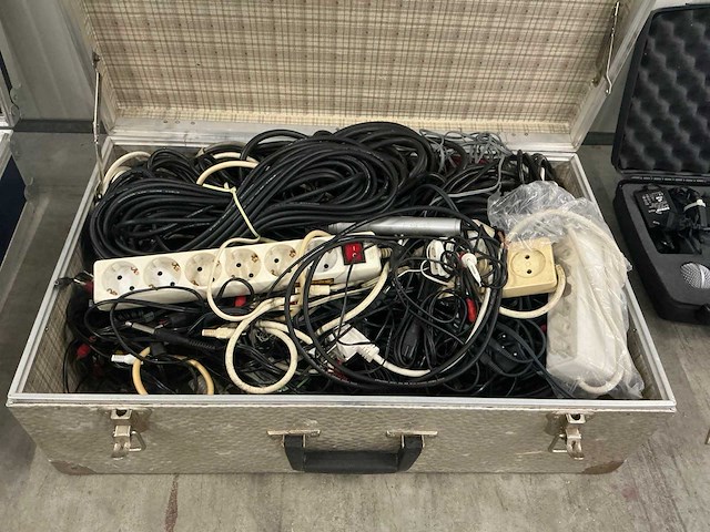 Partij muziekapparatuur - afbeelding 4 van  9