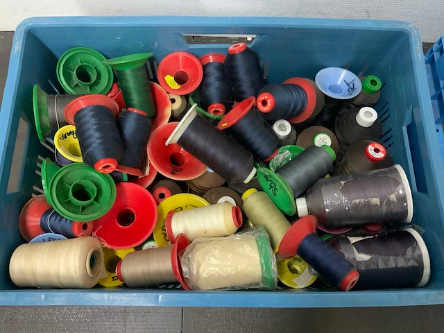 Partij naaigaren - afbeelding 2 van  3