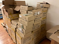 Partij nagel producten - afbeelding 1 van  4