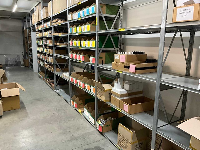 Partij nagellak en diversen - afbeelding 1 van  22