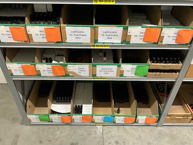 Partij nagellak en diversen - afbeelding 11 van  22
