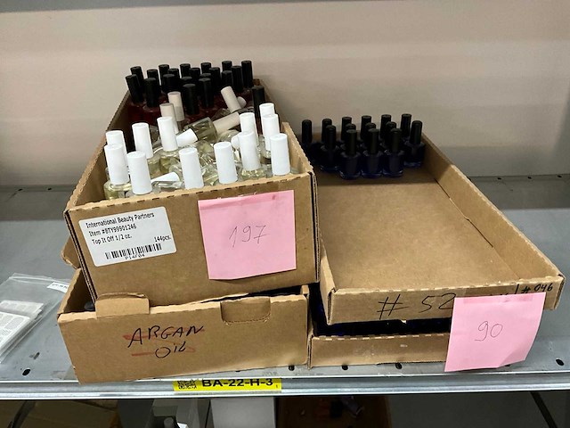 Partij nagellak en diversen - afbeelding 9 van  22