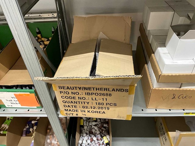 Partij nagellak en diversen - afbeelding 17 van  22