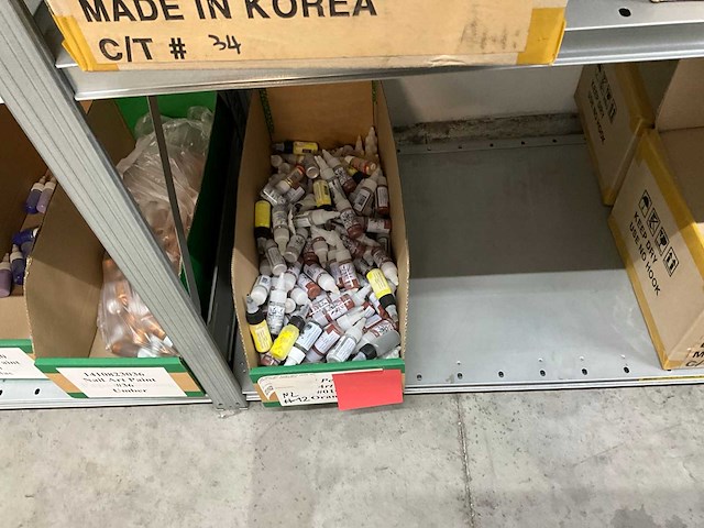 Partij nagellak en diversen - afbeelding 18 van  22