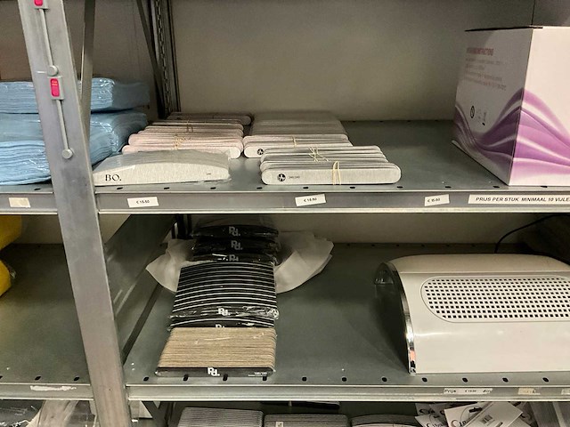 Partij nagelproducten en accessoires - afbeelding 2 van  4