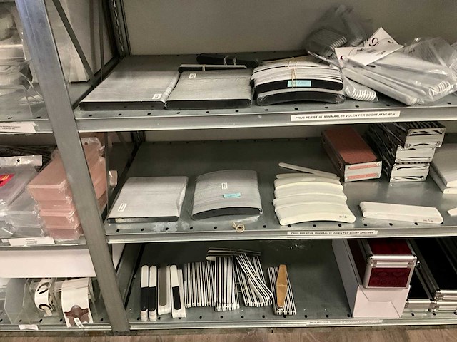 Partij nagelproducten en accessoires - afbeelding 3 van  4