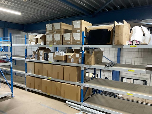 Partij nagelproducten en divers - afbeelding 1 van  6