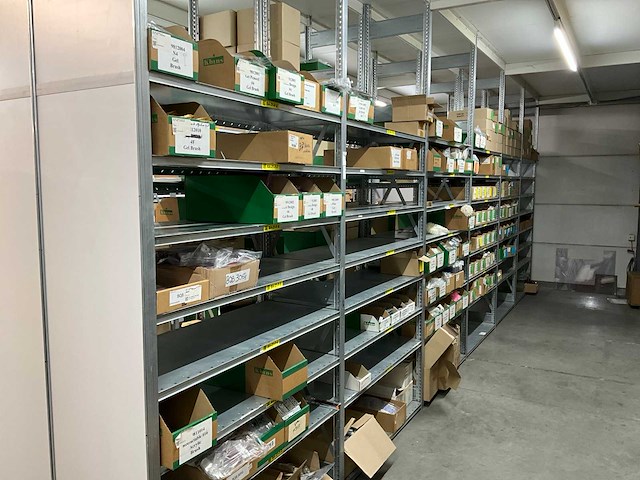 Partij nagelproducten - afbeelding 1 van  8