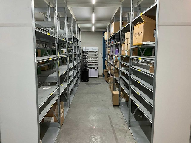 Partij nagelproducten - afbeelding 1 van  13