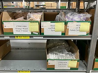 Partij nagelproducten - afbeelding 2 van  27