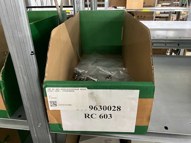 Partij nagelproducten - afbeelding 7 van  27