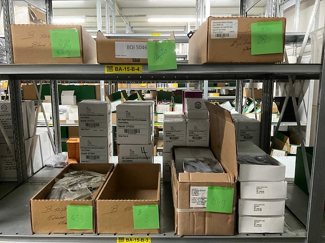 Partij nagelproducten - afbeelding 15 van  27