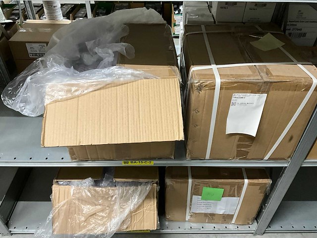 Partij nagelproducten - afbeelding 18 van  27