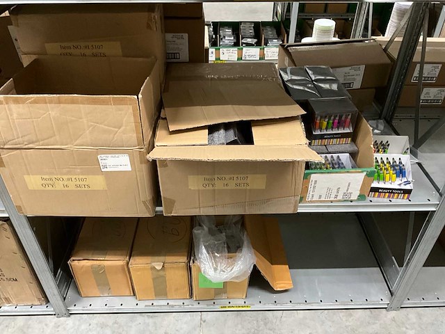 Partij nagelproducten - afbeelding 19 van  27