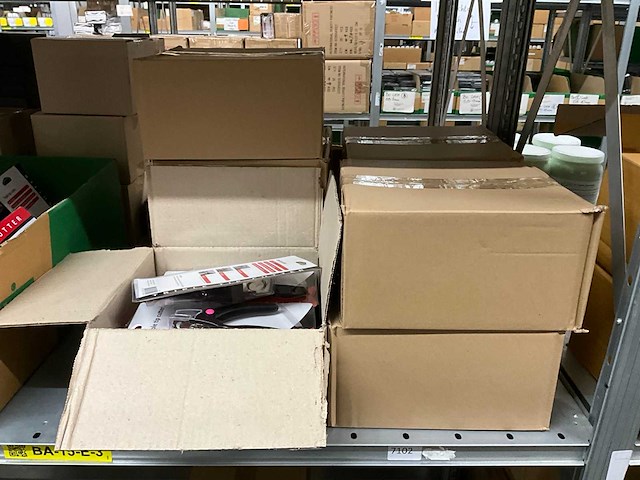 Partij nagelproducten - afbeelding 22 van  27