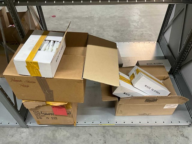 Partij nagelproducten - afbeelding 26 van  27