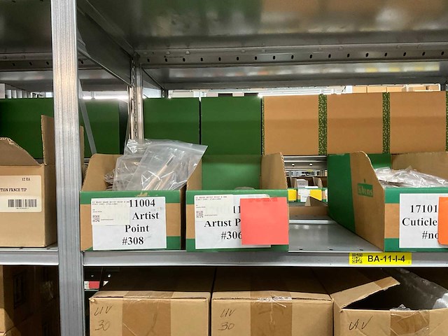 Partij nagelproducten - afbeelding 1 van  7