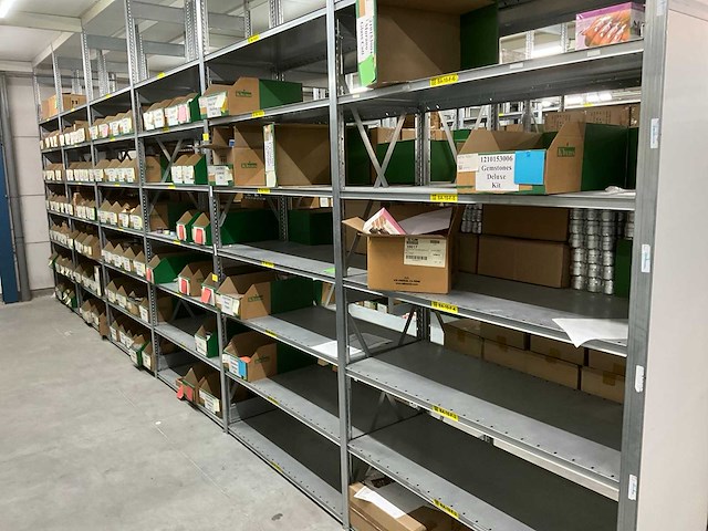 Partij nagelproducten - afbeelding 1 van  18