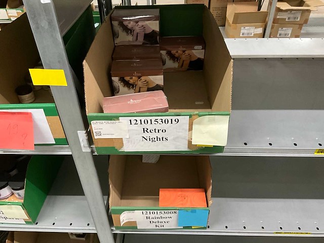 Partij nagelproducten - afbeelding 13 van  18