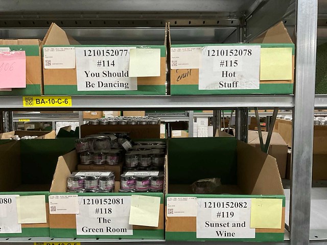 Partij nagelproducten - afbeelding 18 van  18