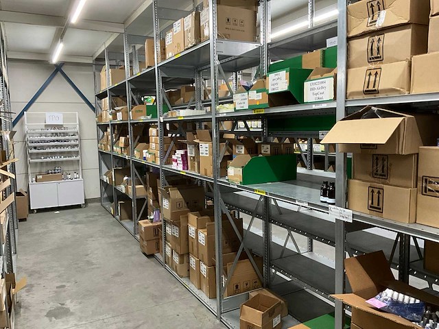 Partij nagelproducten - afbeelding 1 van  23