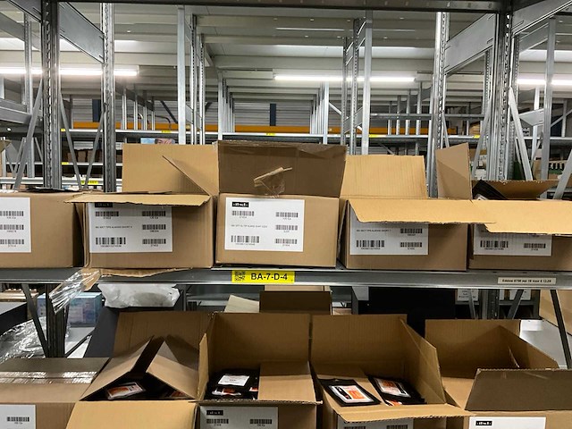 Partij nagelproducten - afbeelding 14 van  23