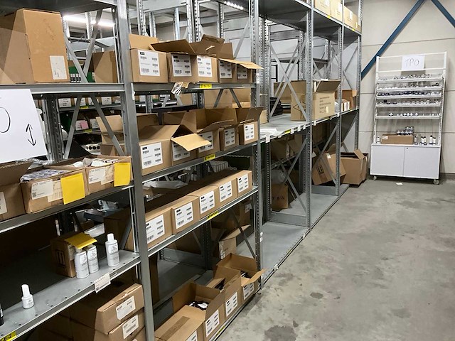 Partij nagelproducten - afbeelding 12 van  23