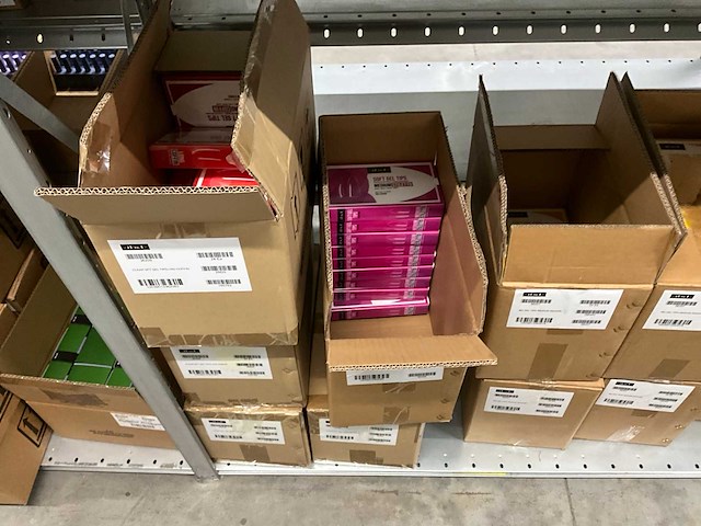 Partij nagelproducten - afbeelding 20 van  23