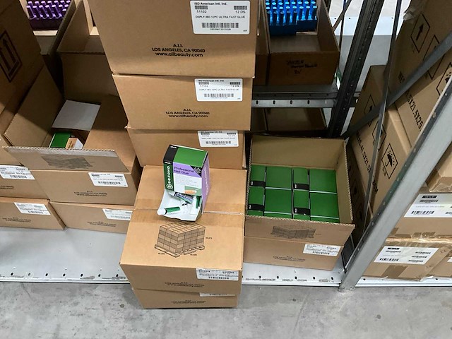 Partij nagelproducten - afbeelding 21 van  23