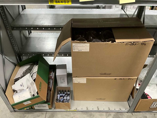 Partij nagelproducten - afbeelding 1 van  9