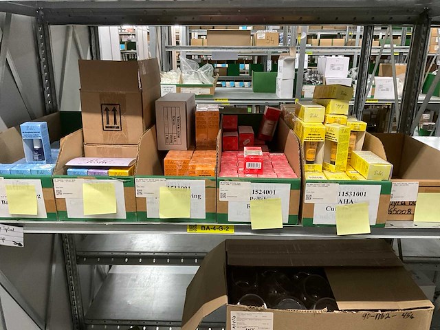 Partij nagelproducten - afbeelding 2 van  9