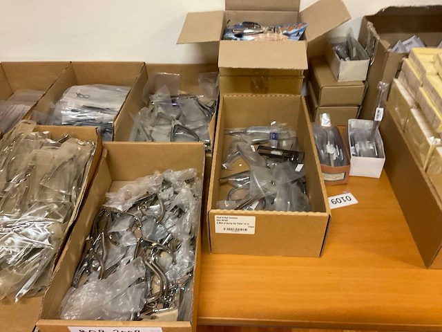 Partij nagelverzorging en wimpers - afbeelding 4 van  19