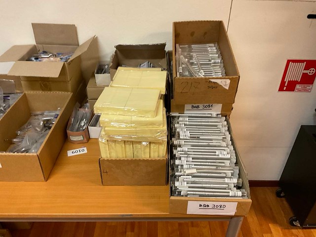 Partij nagelverzorging en wimpers - afbeelding 5 van  19