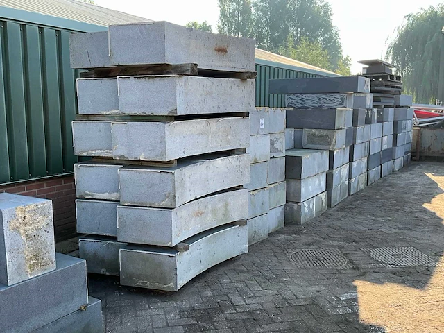 Partij natuursteen stapel elementen (ca. 18 m3) - afbeelding 1 van  8