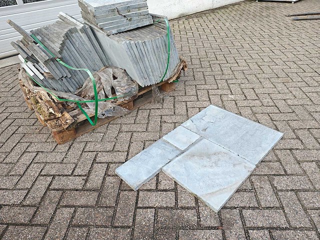 Partij natuursteen tuintegel - afbeelding 1 van  6