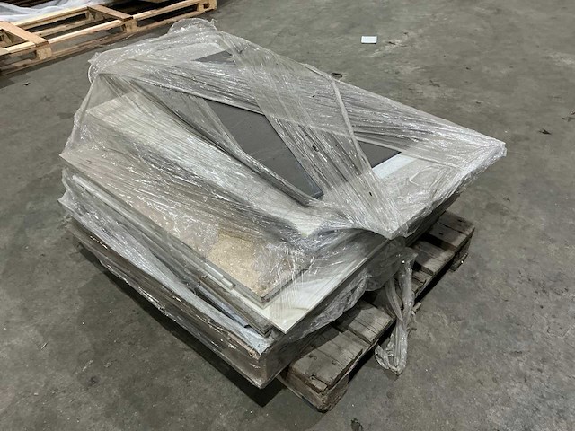 Partij natuursteen - afbeelding 1 van  7