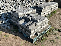 Partij natuurstenen stapel elementen (ca. 100 m2) - afbeelding 5 van  8