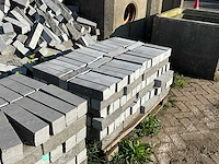 Partij natuurstenen stapel elementen (ca. 100 m2) - afbeelding 7 van  8